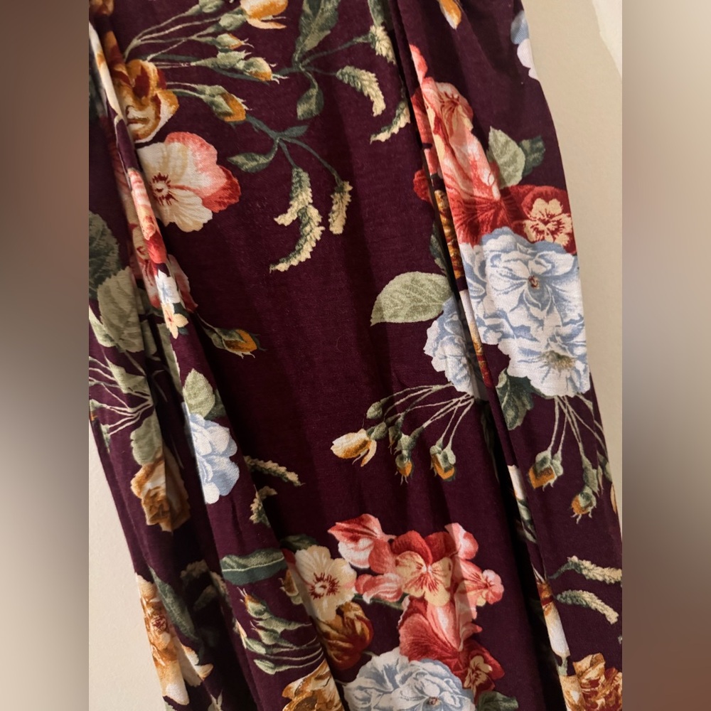 Floral Strappy Tank - Picture 2 of 3